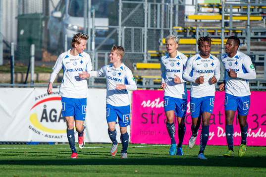 Norröpings Oskar Strandberg längst till vänster jublar