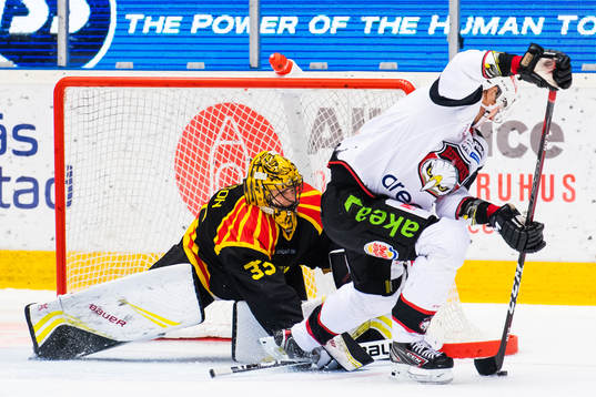 Malmö Redhawks Fredrik Händemark med målchans mot