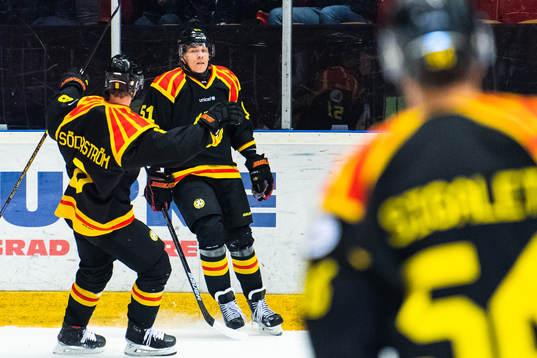 Brynäs Tomi Sallinen jublar med Victor Söderström