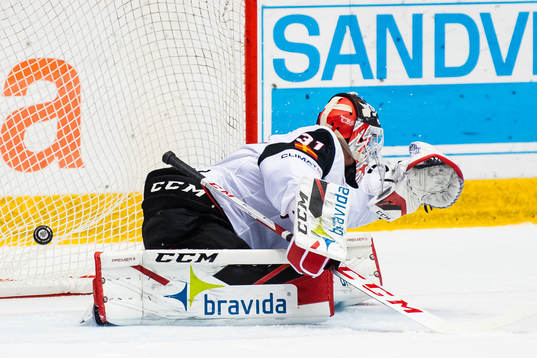 Brynäs Tomi Sallinen (ej i bild) gör 1-1 bakom Malmö
