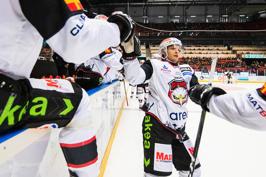 Malmö Redhawks Johan Olofsson jublar