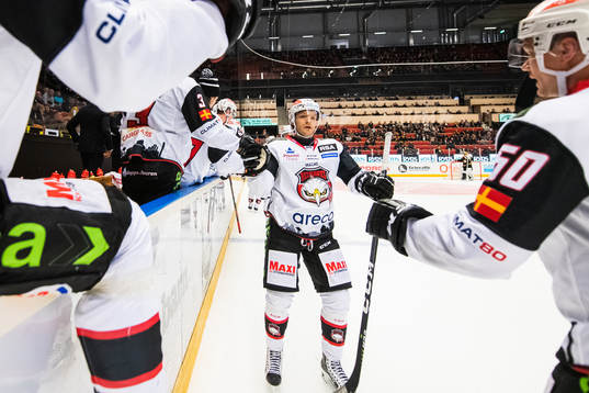 Malmö Redhawks Johan Olofsson jublar