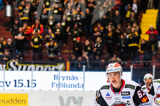 Malmö Redhawks Fredrik Händemark jublar