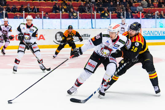 Malmö Redhawks Matias Myttynen och Brynäs Anton Rödin i