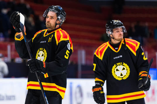 Brynäs Lukas Kilström och Emil Forslund deppar