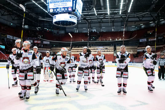 Malmö Redhawks spelare jublar