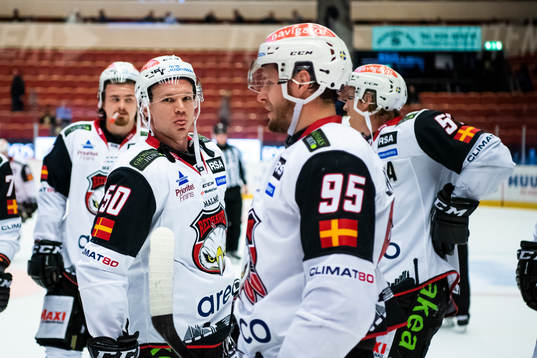 Malmö Redhawks Tobias Ekberg jublar