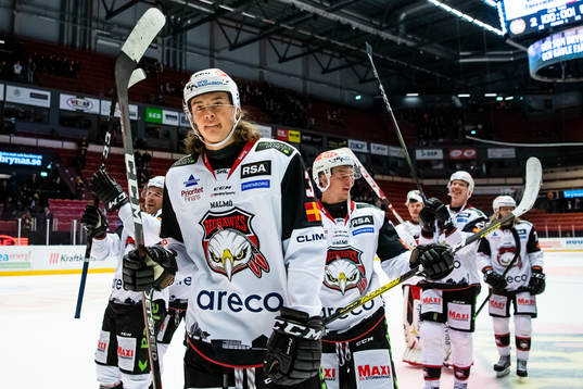 Malmö Redhawks spelare jublar