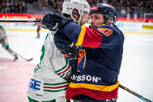 Rögles Craig Schira och Djurgårdens Niclas Bergfors
