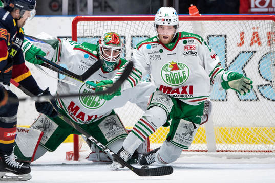 Rögles målvakt Roman Will och Simon Ryfors