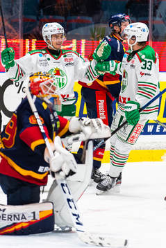 Rögles Leon Bristedt jublar med Niklas Hansson