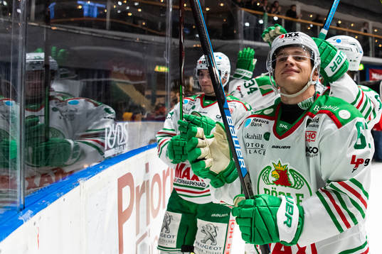 Rögles Leon Bristedt jublar