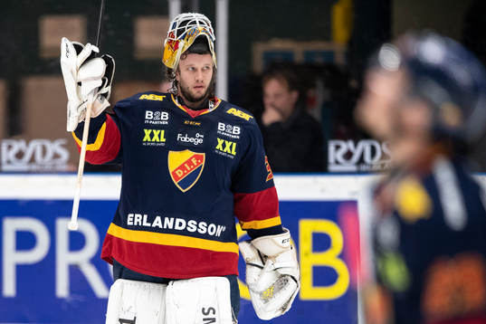 Djurgårdens målvakt Karri Rämö deppar