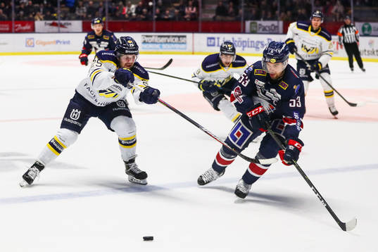 s Axel Holmström och Linköpings Eddie Larsson