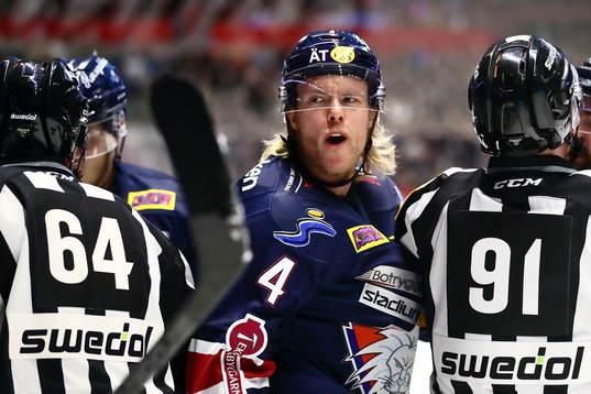 Linköpings Linköpings Samuel Lofquist reagerar