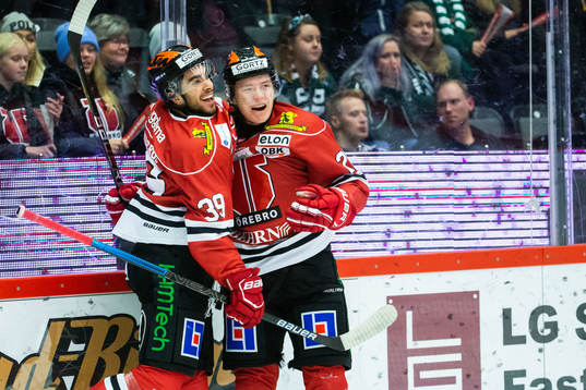 Örebros Linus Öberg och Jordan Boucher jublar