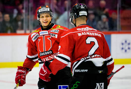 Örebros Kristian Näkyvä jublar vid 2-0 med Rasmus