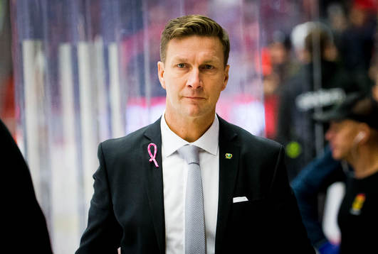 Färjestads huvudtränare Johan Pennerborn deppar