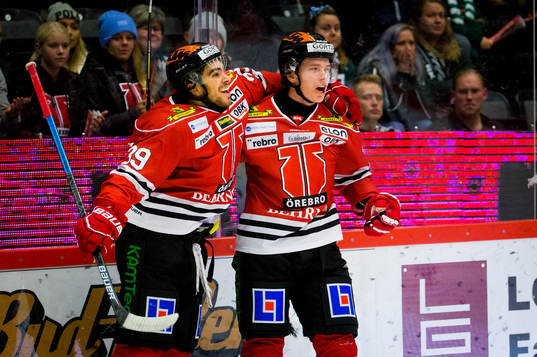 Örebros Linus Öberg och Jordan Boucher jublar