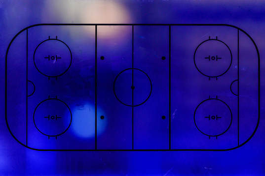 Taktiktavla på plexiglas före ishockeymatchen i SHL