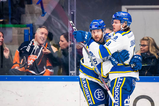 Leksands Linus Persson och Filip Johansson jublar