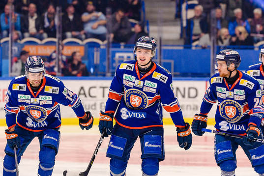 Växjös Linus Högberg jublar