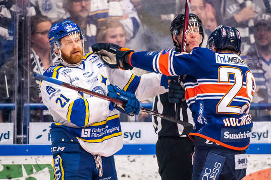 Leksands Mattias Ritola i dispyt med Växjös Pontus