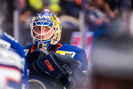 Växjös målvakt Viktor Andrén deppar