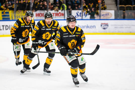 Skellefteås Tuomas Kiiskinen jublar