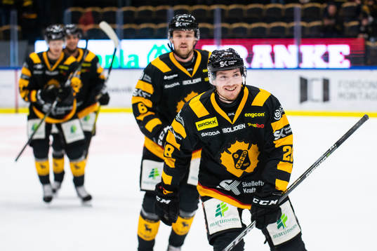 Skellefteås Jesper Frödén jublar