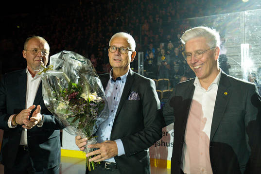 Skellefteås fd ordförande Pär Nordlund avtackas  före