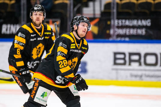 Skellefteås Jesper Frödén jublar
