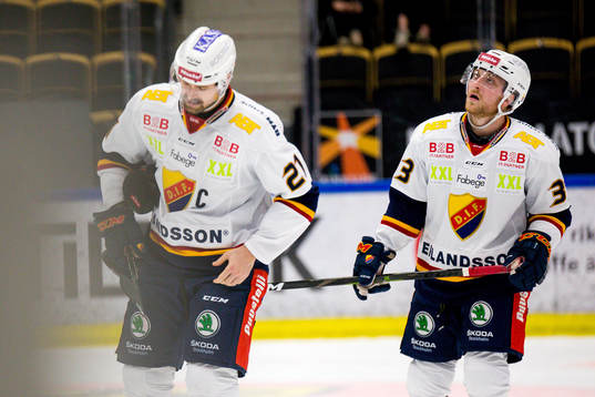 Djurgårdens Patrik Berglund och Linus Hultström deppar