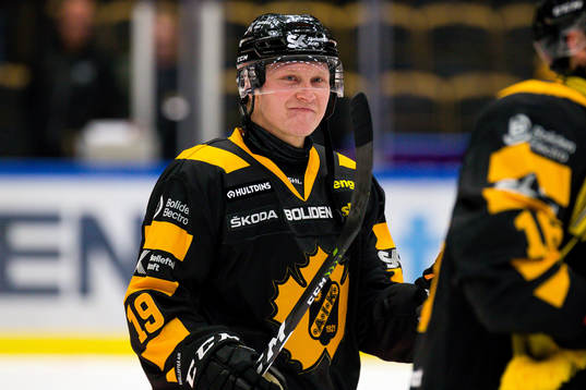 Skellefteås Tuomas Kiiskinen  jublar över vinsten i