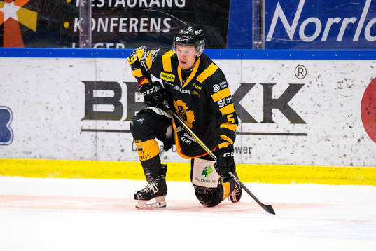 Skellefteås Philip Broberg grinar illa