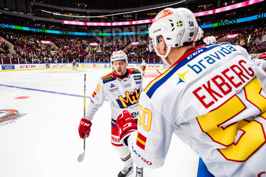 Malmö Redhawks Carl Persson jublar