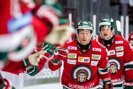 Frölundas Ryan Lasch jublar med lagkamrater