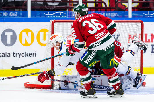Malmö Redhawks Fredrik Händemark krockar med Frölundas