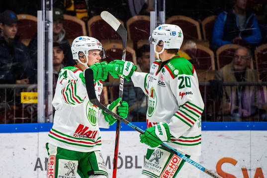 Rögles Kevin Wennström och Hampus Gustafsson jublar
