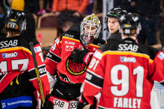 Luleås målvakt Joel Lassinantti jublar