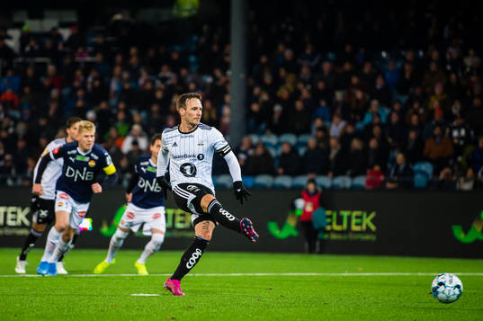 Mike Lindemann Jensen of Rosenborg scores the 2-2 goal