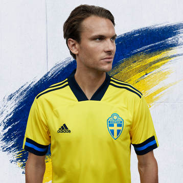 På denna handout-bild från Adidas ses Albin Ekdal i