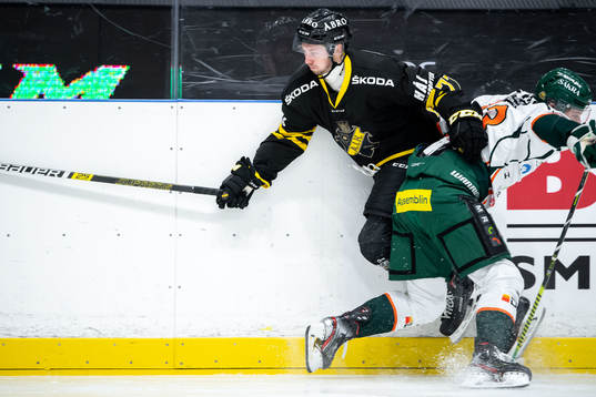 s Cody Bradley och Kristianstads Morten Jensen