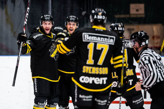 s John Henrion och Oscar Milton jublar