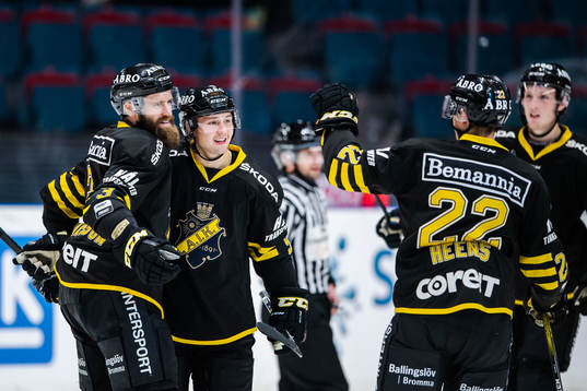 s Johan Larsson, Henrik Rommel och Isac Heens jublar