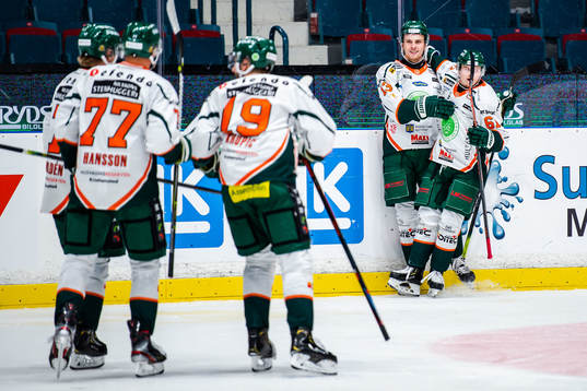 Kristianstads Gustav Willman Borvik jublar med lagkamrater