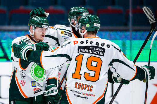 Kristianstads Malte Sjögren jublar med lagkamrater