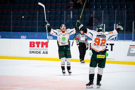 Kristianstads Dennis Svensson och Fredrik Lindblom jublar