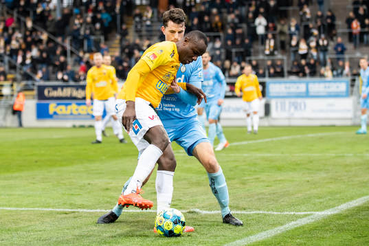 Falkenbergs Nsima Peter och AFC Eskilstunas Jesper Björkman