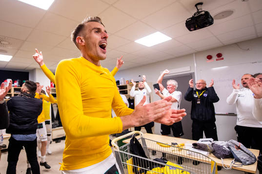 Falkenbergs Falkenbergs Tobias Karlsson jublar